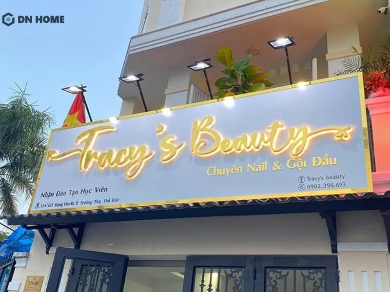 Nội dung trên bảng hiệu cần cung cấp các thông tin chính một cách ngắn gọn, đảm bảo khách hàng dễ đọc, dễ ghi nhớ