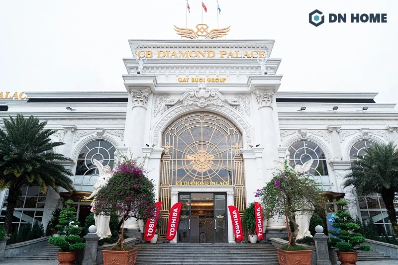 Bảng hiệu nhà hàng tiệc cưới được thiết kế chỉn chu là lời khẳng định về sự chuyên nghiệp và uy tín của thương hiệu