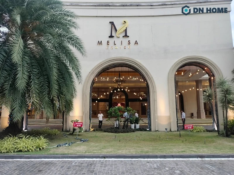 Mẫu bảng hiệu nhà hàng tiệc cưới thiết kế đơn giản nhưng không kém phần sang trọng