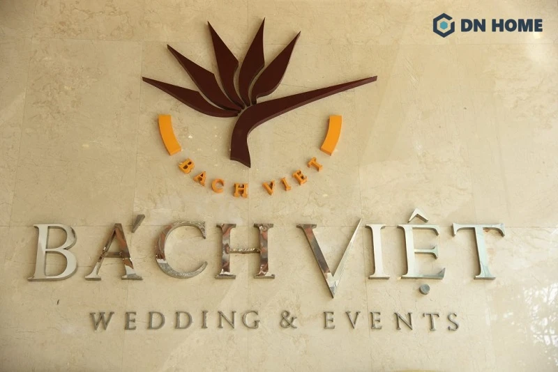 Mẫu biển hiệu nhà hàng tiệc cưới chữ nổi inox tráng gương màu bạc sang trọng