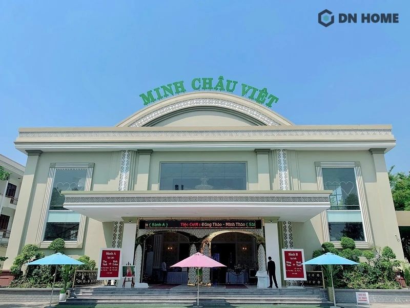 Thiết kế bảng hiệu tiệc cưới dạng vòm theo kiến trúc Châu Âu độc đáo