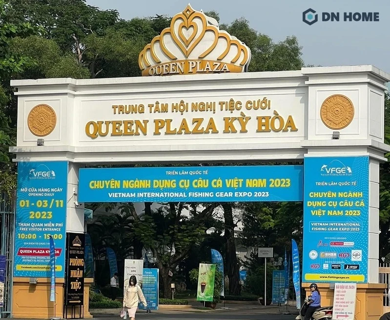 Cổng chào kết hợp bảng hiệu nhà hàng tiệc cưới quy mô lớn, đẳng cấp và bề thế