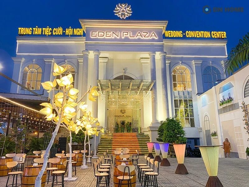 Biển hiệu nhà hàng tiệc cưới thu hút mọi ánh nhìn về đêm với đèn LED