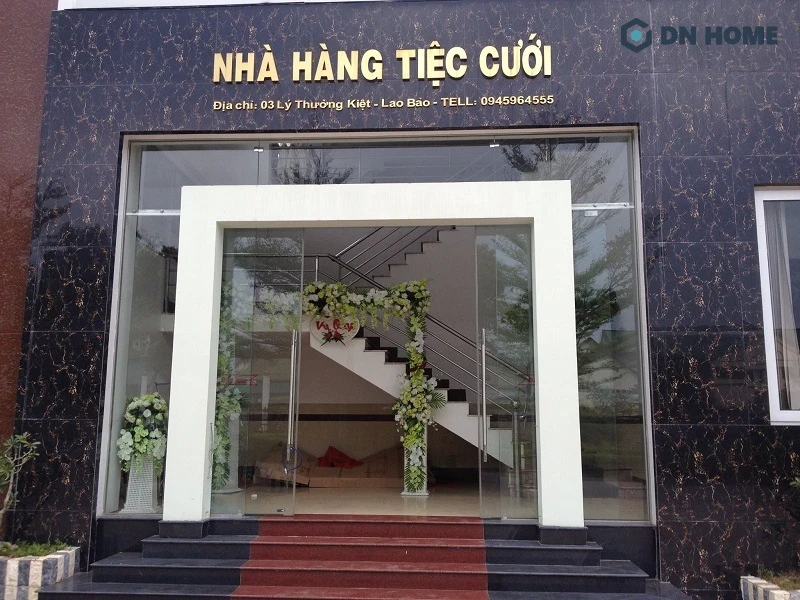 Bảng hiệu nhà hàng tiệc cưới bằng chất liệu inox tráng gương