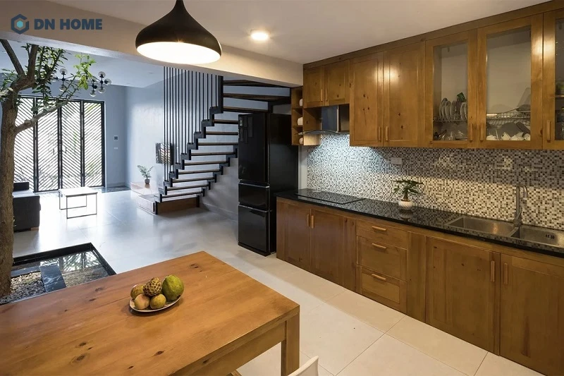 Không nên đặt bếp ở đối diện cửa chính