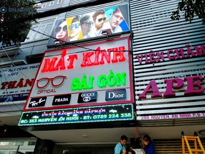 Sử dụng đèn LED là giúp bảng hiệu nổi bật cả ngày lẫn đêm