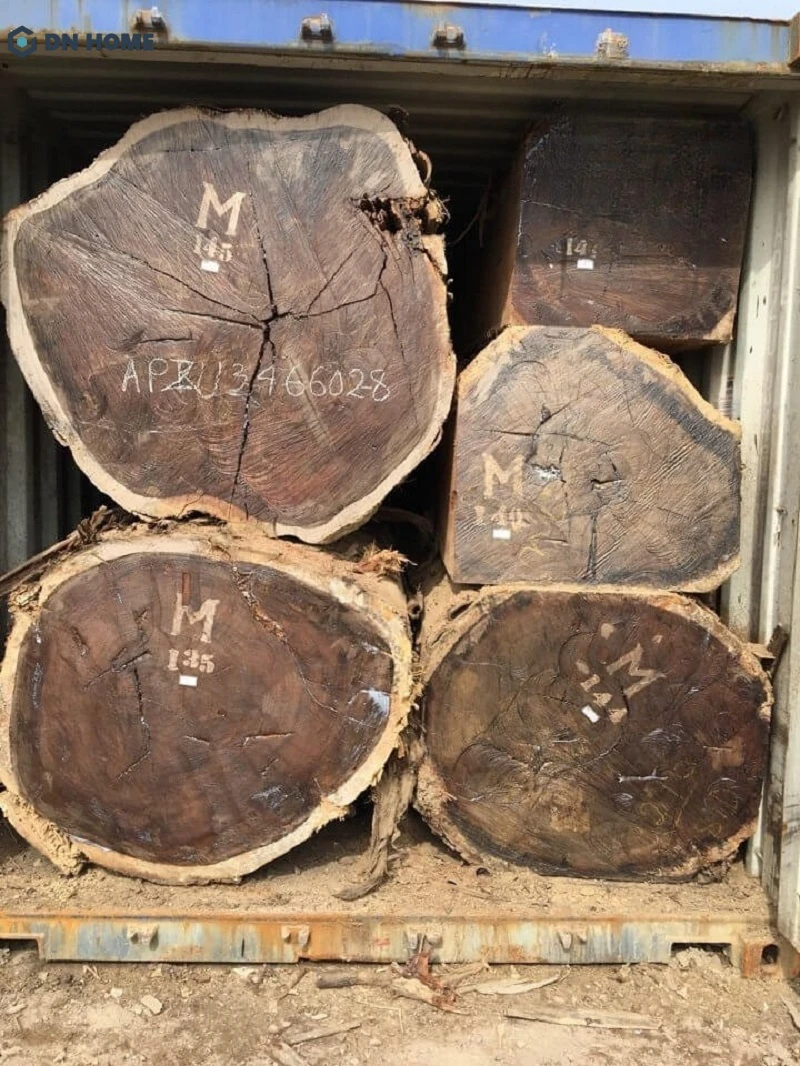 Gỗ căm pốt có nhiều ưu điểm nổi bật như hương thơm tự nhiên, vân gỗ đẹp, chất lượng gỗ tốt,...