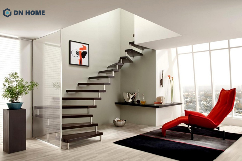 Cầu thang lan can thấp hoặc không có là cực kỳ nguy hiểm, đặc biệt có gia đình có con nhỏ và người lớn tuổi