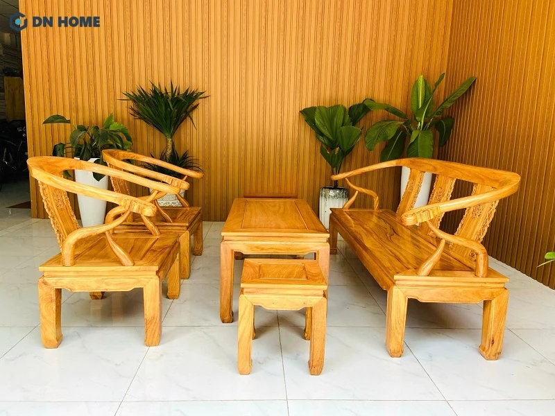 Mẫu bàn ghế gỗ phòng khách nhỏ với thiết kế vuông vắn, tinh gọn