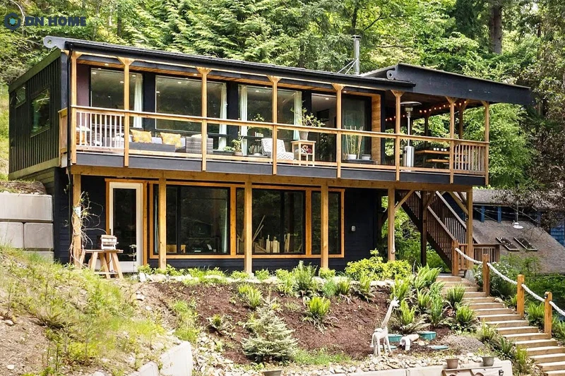 Thiết kế nhà container trên sườn đồi ưu tiên cửa kính để tận dụng tối đa tầm nhìn thoáng đãng