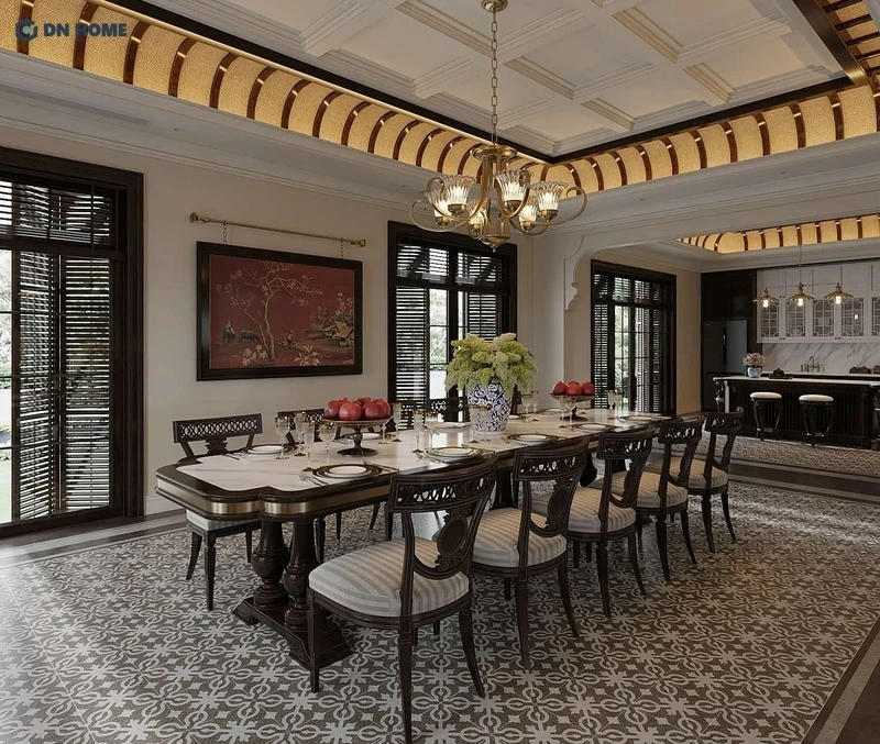 Không gian bếp ăn sang trọng với đèn chùm nhưng cũng không kém phần gần gũi, ấm cúng