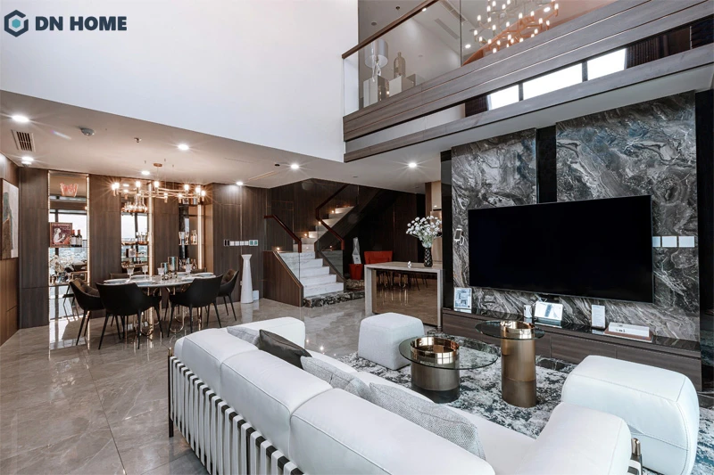 Sử dụng những bức tường thiết kế với đá cẩm thạch sang trọng để làm nổi bật sự sang trọng cho không gian