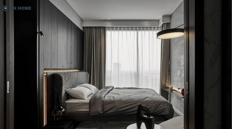 Phòng ngủ lớn bố trí nội thất đơn giản, ấm cúng và tiện nghi cho gia đình
