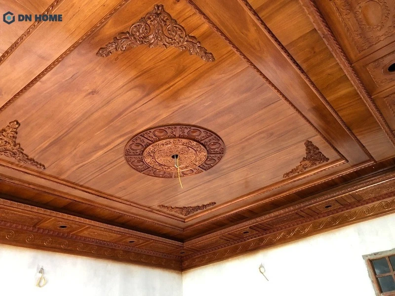 Mẫu trần nhựa phòng khách đơn giản nhưng vô cùng bắt mắt