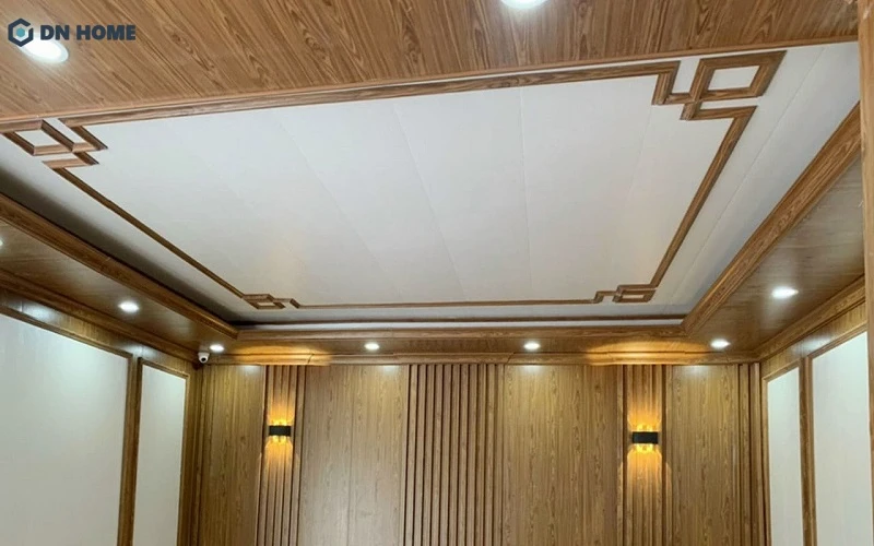 Mẫu trần nhựa thiết kế giả gỗ, giật cấp hiện đại