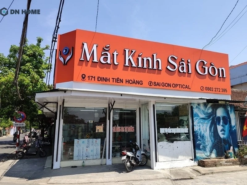 Bảng hiệu mắt kính thiết kế đơn giản nhưng không kém phần thu hút