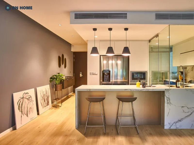 Mẫu bếp nhà cấp 4 kết hợp bàn ăn tạo sự thuận tiện khi sinh hoạt