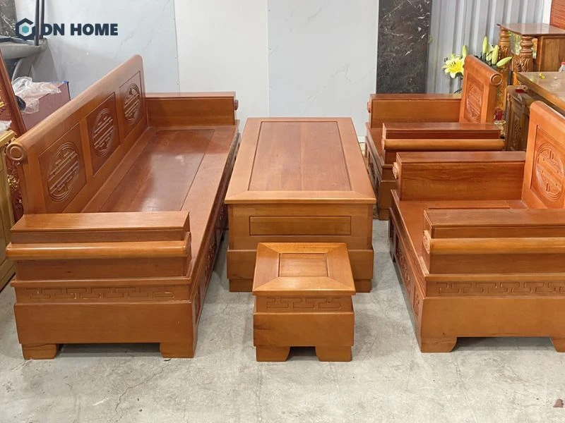 Làm bàn ghế từ gỗ cây sến với thiết kế đơn giản nhưng không kém phần tinh tế
