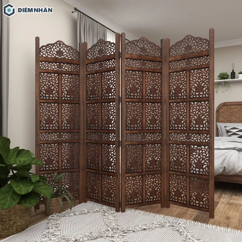 Vách ngăn gỗ tự nhiên sở hữu kiểu dáng truyền thống, phù hợp với không gian phòng ngủ đề cao sự ấm cúng