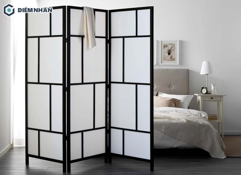 Vách ngăn nhôm kính với thiết kế linh hoạt, phù hợp với nhiều bố cục phòng ngủ khác nhau