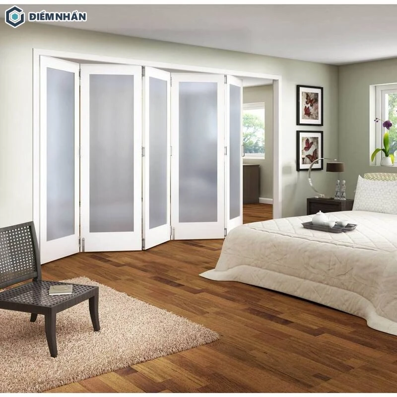 Vách ngăn nhôm kính năm cánh tiện dụng, dễ gấp gọn khi cần mở rộng không gian