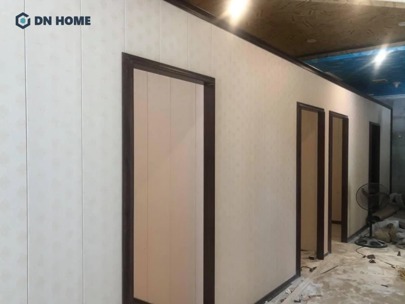 Mẫu vách ngăn nhựa PVC có thiết kế đơn giản, phù hợp với nhiều kiểu phòng ngủ khác nhau