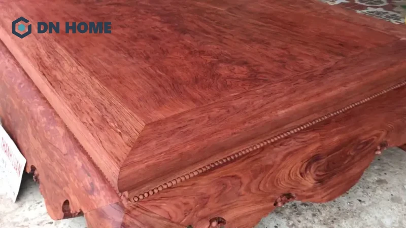 Tấm phản gỗ nổi bật bởi đường nét vân gỗ tự nhiên