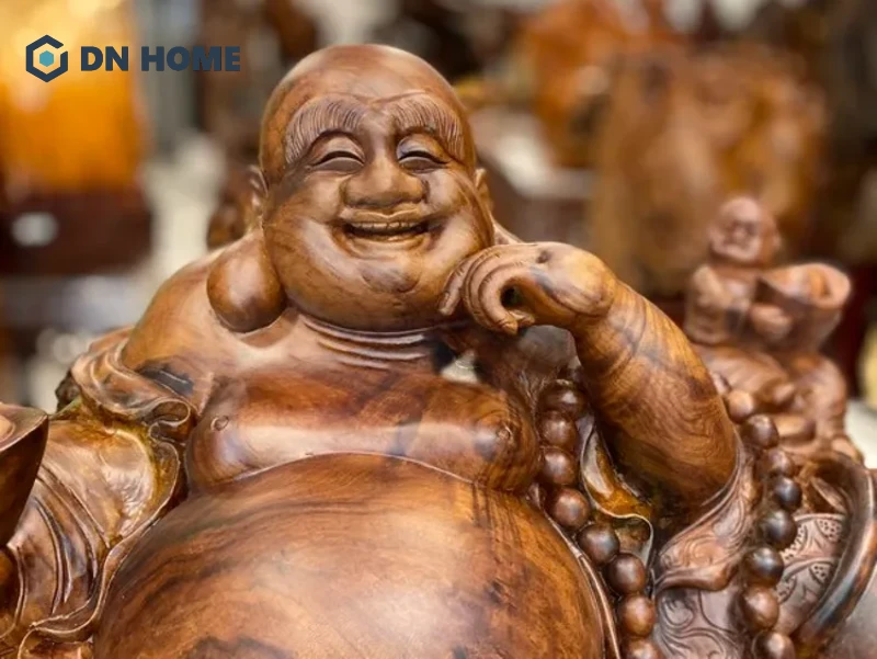 Tượng gỗ Phật Di Lặc có mùi hương thơm nhẹ nhàng