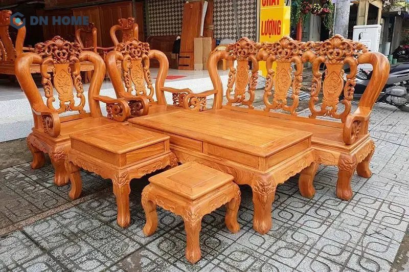 Gỗ gõ đỏ nam phi thật thường có chất gỗ mịn, cầm nặng tay