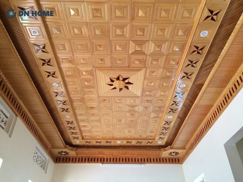 Mẫu trần gỗ thông phòng khách hiện đại