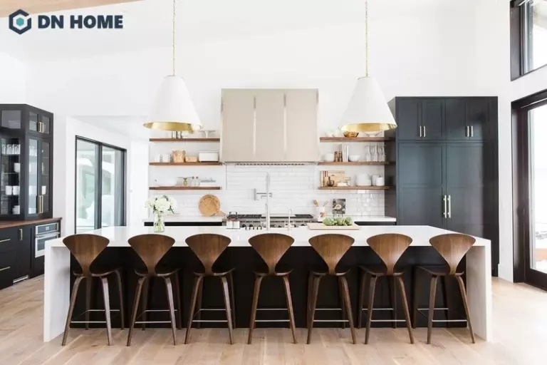 Vật liệu gỗ tự nhiên và mặt đá được ưa chuộng làm bàn ghế ăn