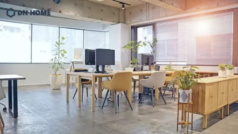 Hệ thống cửa kính lớn giúp đón nhiều ánh sáng tự nhiên