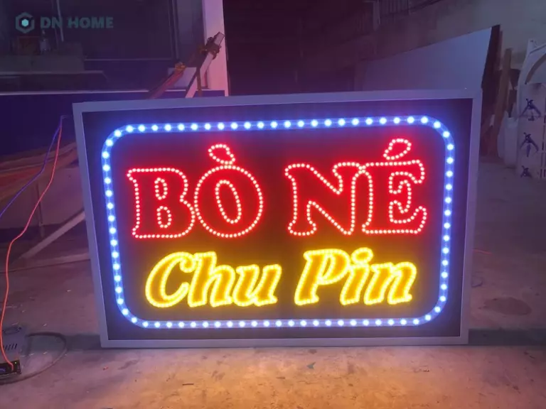 Bảng hiệu Alu hộp đèn có thể truyền tải thông tin từ nhiều hướng