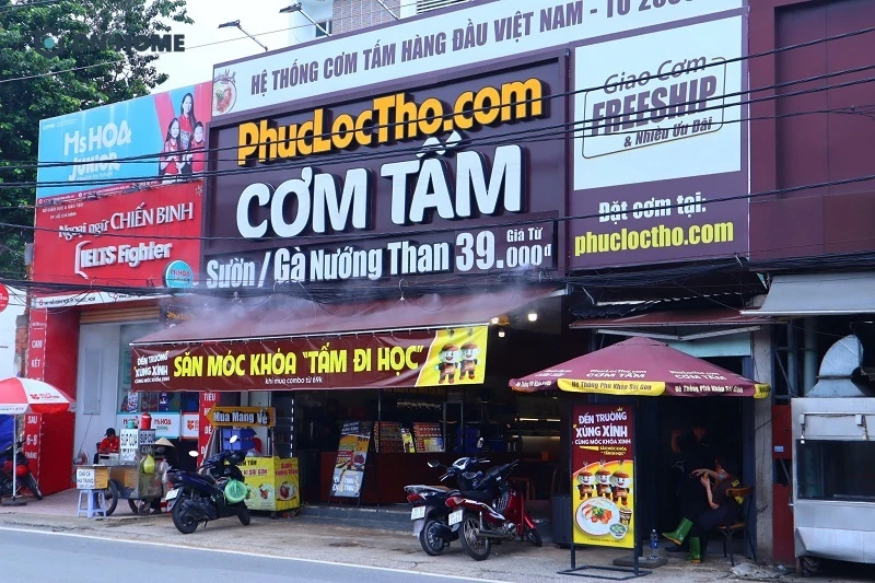 Bảng hiệu cơm tấm thiết kế bắt mắt giúp thu hút khách hàng