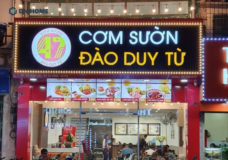 Mẫu biển hiệu cơm tấm với thiết kế đơn giản nhưng tạo cảm giác chuyên nghiệp, chất lượng