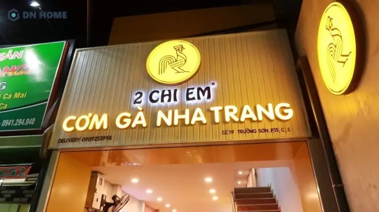Bảng hiệu quán cơm bình dân thu hút khách hàng