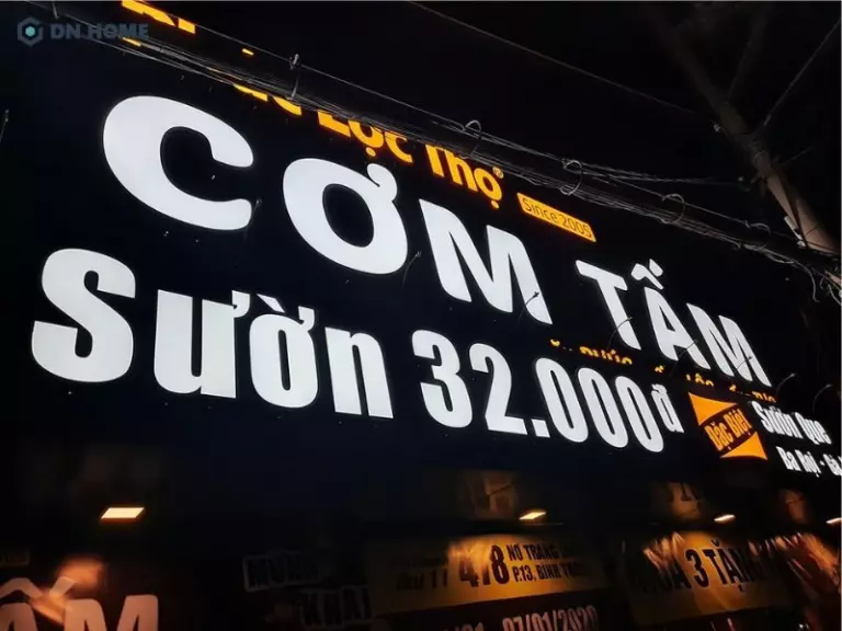 Mẫu bảng hiệu quán ăn có màu sắc thân thiệnMẫu bảng hiệu quán ăn có màu sắc thân thiện
