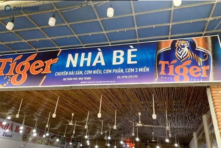Bảng hiệu bằng bạt hiflex giá rẻ, có thời gian thi công nhanh