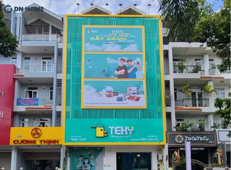 Mẫu bảng hiệu bằng tôn sóng decal có màu sắc nổi bật