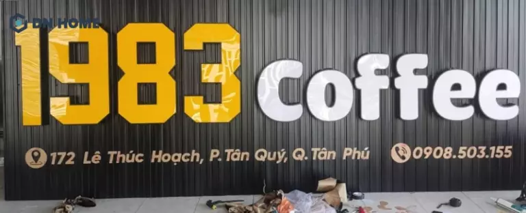 Mẫu bảng hiệu tôn dán decal có chi phí thấp
