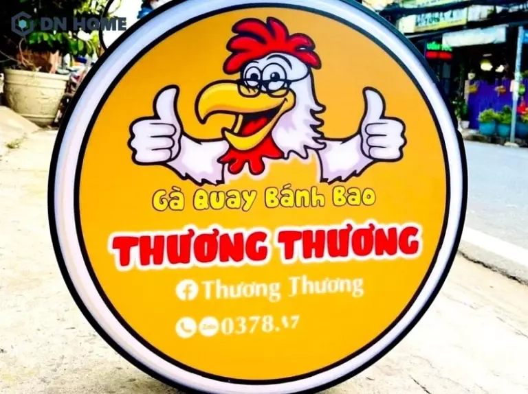 Mẫu bảng hiệu ăn vặt có gam màu nhẹ nhàng, ấm cúng