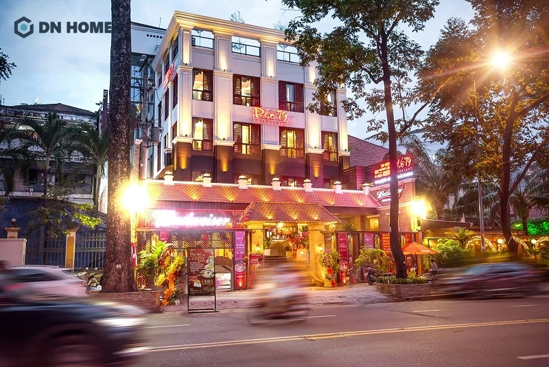 Thiết kế cổng độc đáo sẽ giúp nhà hàng nổi bật giữa nhiều địa điểm kinh doanh xung quanh
