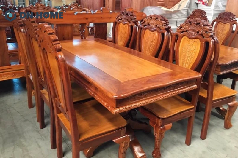 Mẫu bàn ghế được chế tác từ gỗ cây căm xe