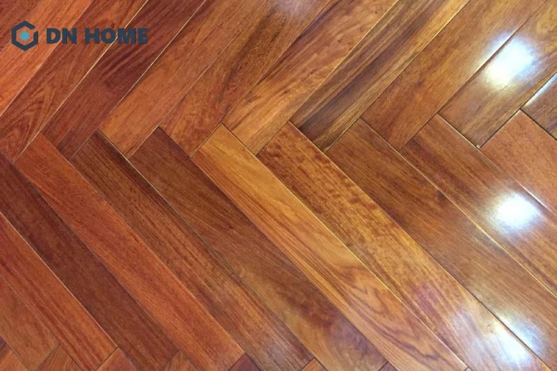 Sàn được làm từ gỗ cây căm xe có màu sắc ấn tượng