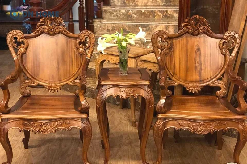 Gỗ gụ ta là dòng gỗ được khai thác từ cây gụ Việt Nam, có tâm gỗ mịn và vân đẹp