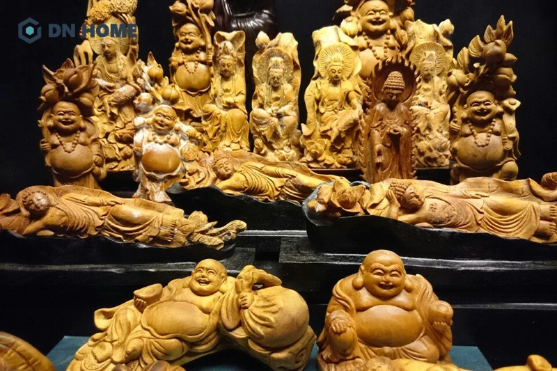 Gỗ hoàng đàn cũng được ứng dụng phổ biến trong chế tác đồ thờ