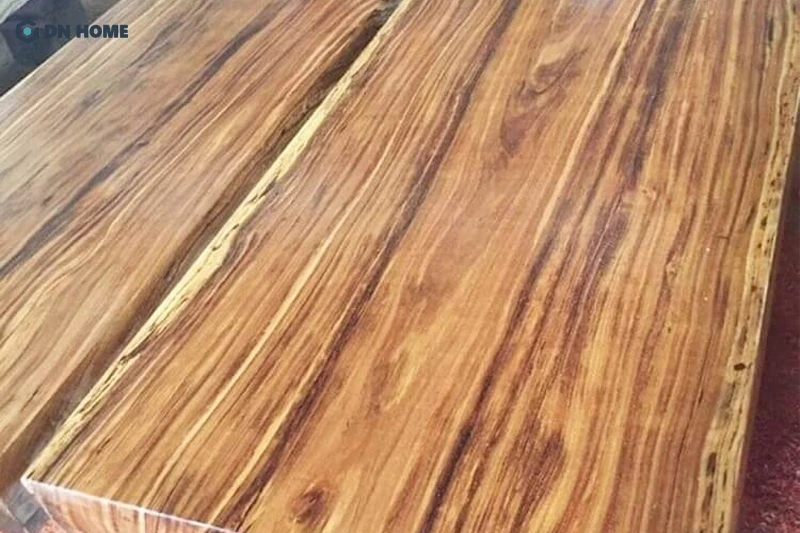 Vàng nghệ là màu sắc đặc trưng của loại gỗ hương vân