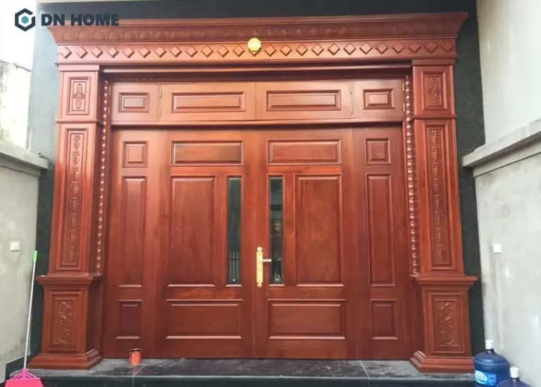 Cửa gỗ Lim là lựa chọn hàng đầu cho công trình biệt thự, nhà phố quy mô lớn