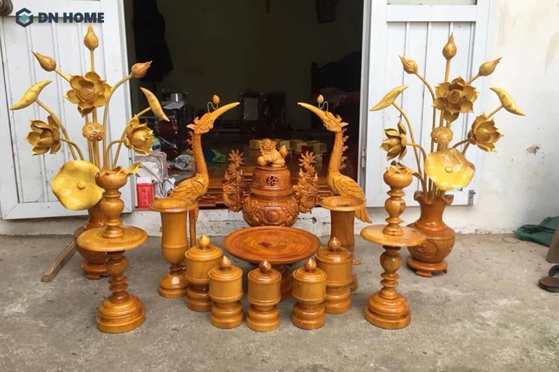 Bộ đồ thờ được làm từ gỗ mít