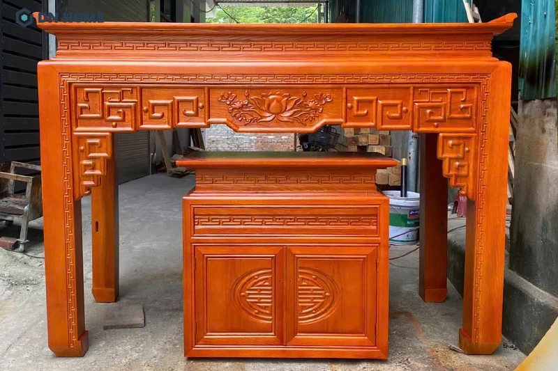 Tại Việt Nam, gỗ cây mít được sử dụng phổ biến trong việc chế tác đồ thờ cúng, vật phẩm mang tính tâm linh